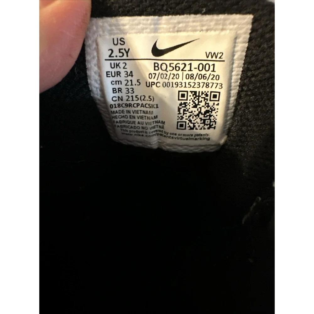 Nike Kyrie Flytrap 3 Basketball Shoes Youth Sz 2.5YBlack White Athletic Trainers